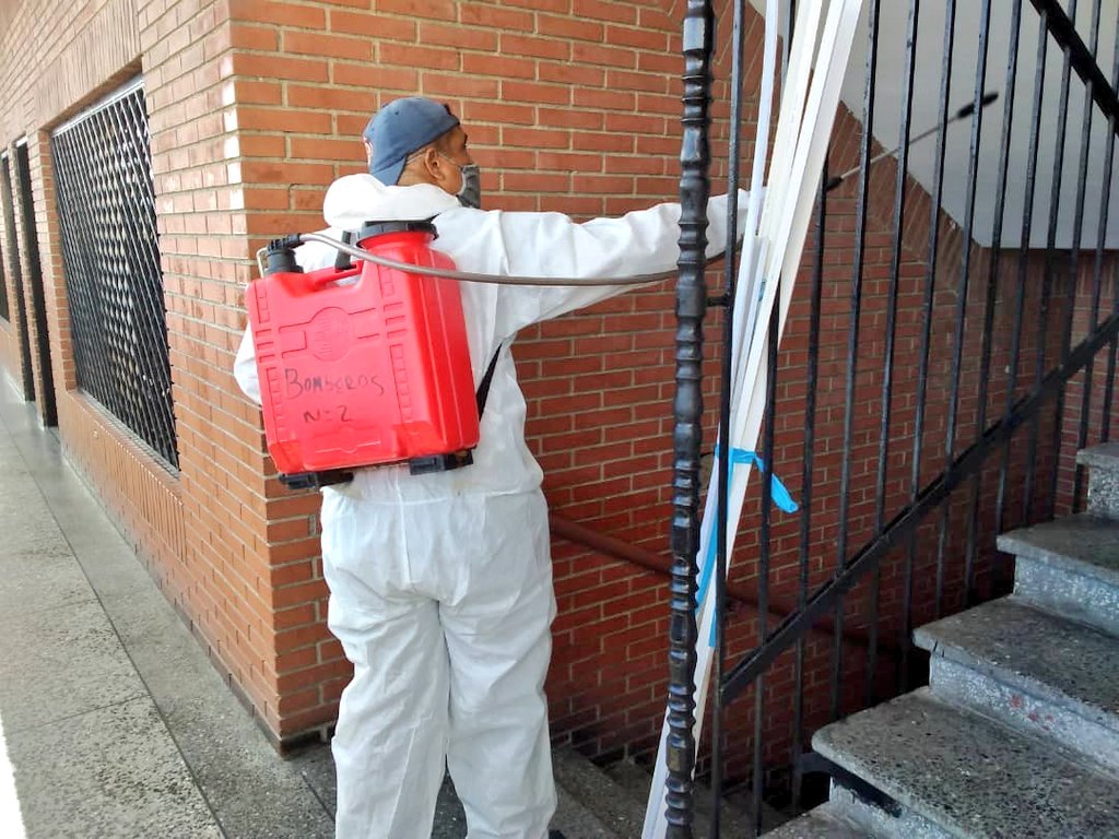 alcaldiajjm1's tweet photo. #9S Plan de desinfección en el edificio administrativo de la @AlcaldiadeMoron acciones implementadas por la Alc. @VillegasKarelia en la prevención del Covid-19 @rafaellacava10 @MinSaludVE @MinTrabajoVE @eduardopiate2 @SGGCarabobo @CentralReedan @felixvasquez_14

#6DVenezuelaElige https://t.co/PDNU4IZfuP