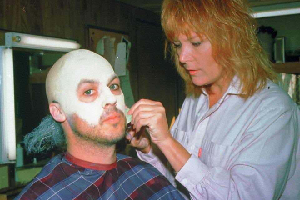 HorrorFlickss's tweet photo. Behind the scenes of Beetlejuice (1988). https://t.co/kEBf8Yr2nT