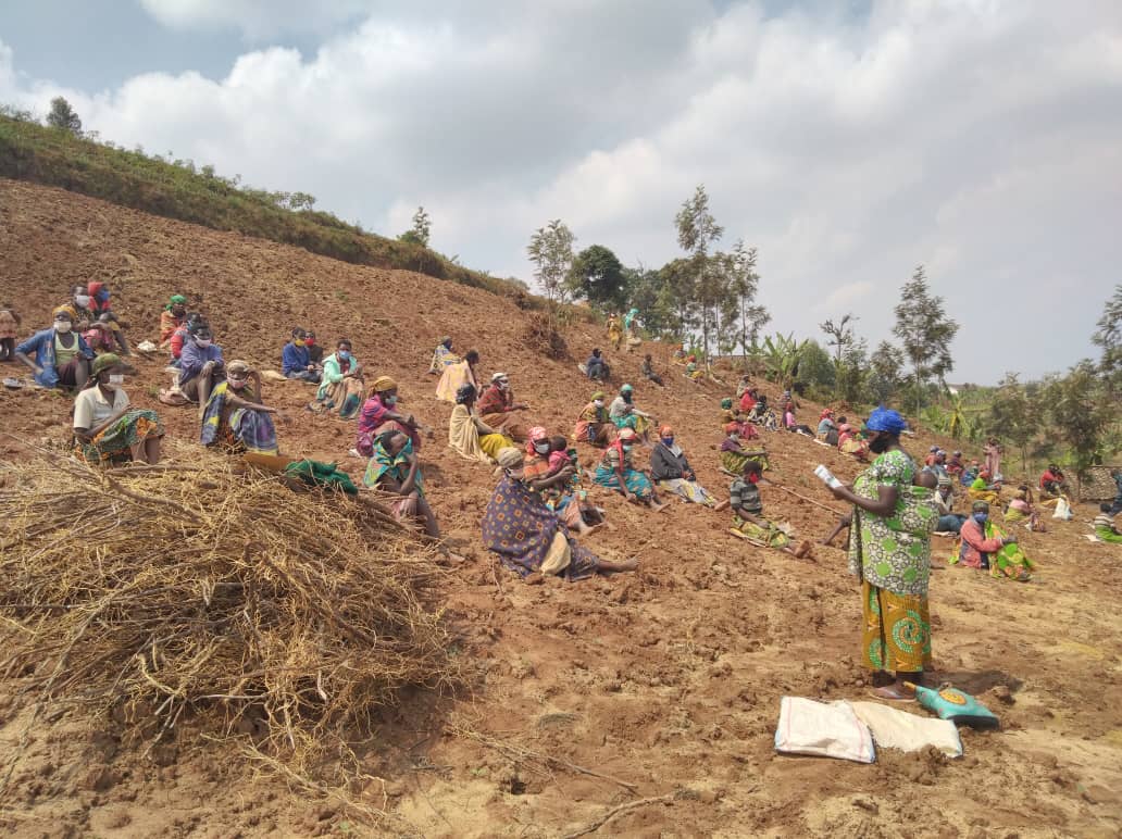 RRwarri's tweet image. #Farmers cooperatives are being mobilized to pay #CropsInsurance. Some of them have already paid whereas others are planning to pay in a near future @RwandaAgri @RDO_Rwanda @WFP @ccoaib_rwanda @RwandaAgriBoard