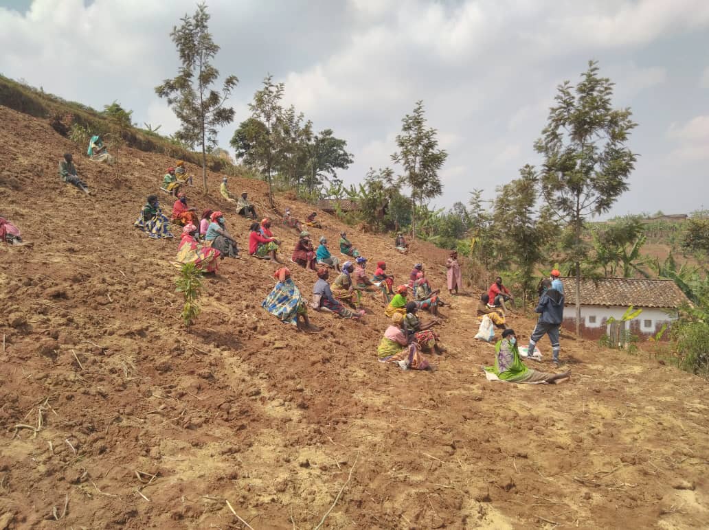 RRwarri's tweet image. #Farmers cooperatives are being mobilized to pay #CropsInsurance. Some of them have already paid whereas others are planning to pay in a near future @RwandaAgri @RDO_Rwanda @WFP @ccoaib_rwanda @RwandaAgriBoard