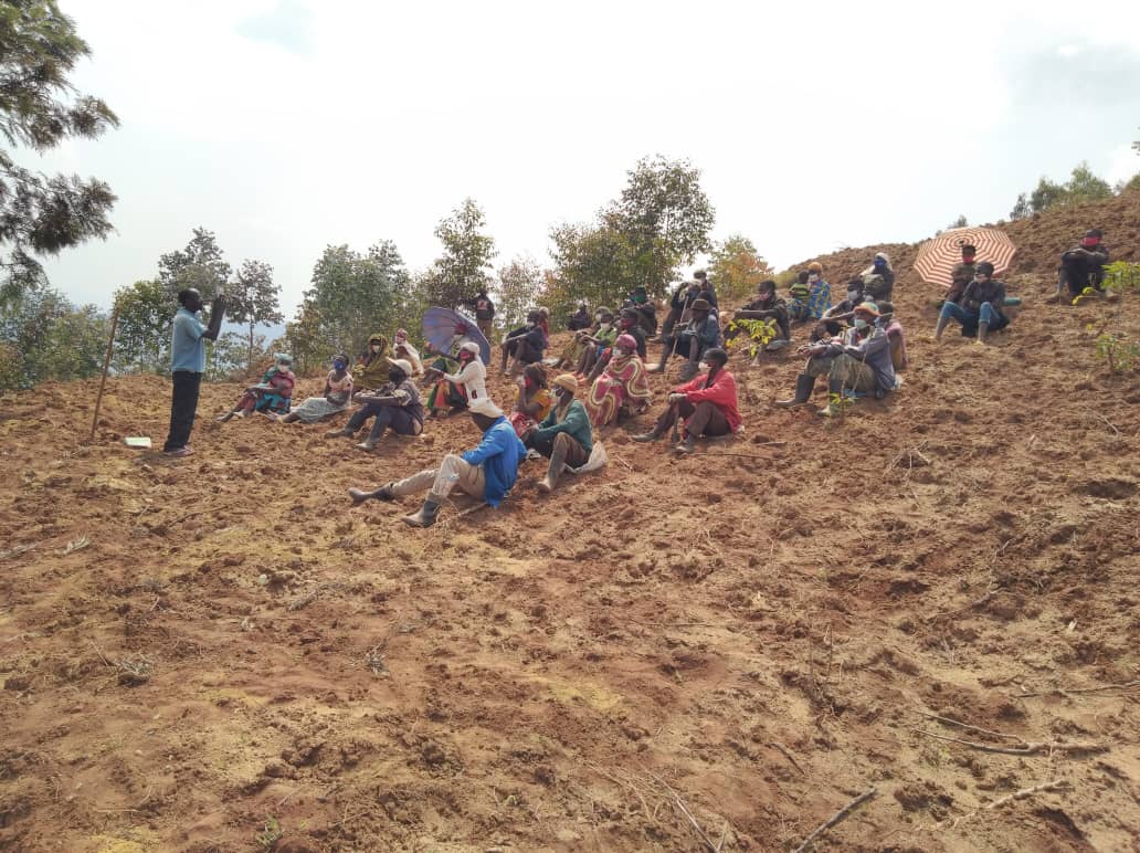 RRwarri's tweet image. #Farmers cooperatives are being mobilized to pay #CropsInsurance. Some of them have already paid whereas others are planning to pay in a near future @RwandaAgri @RDO_Rwanda @WFP @ccoaib_rwanda @RwandaAgriBoard