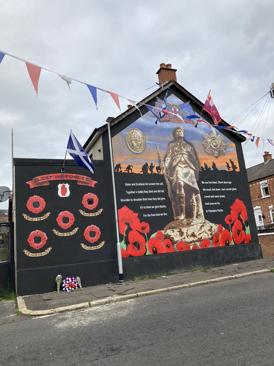 31.  #Belfast Disraeli Street has lots of para-military murals, mainly UVF, on gable ends. 