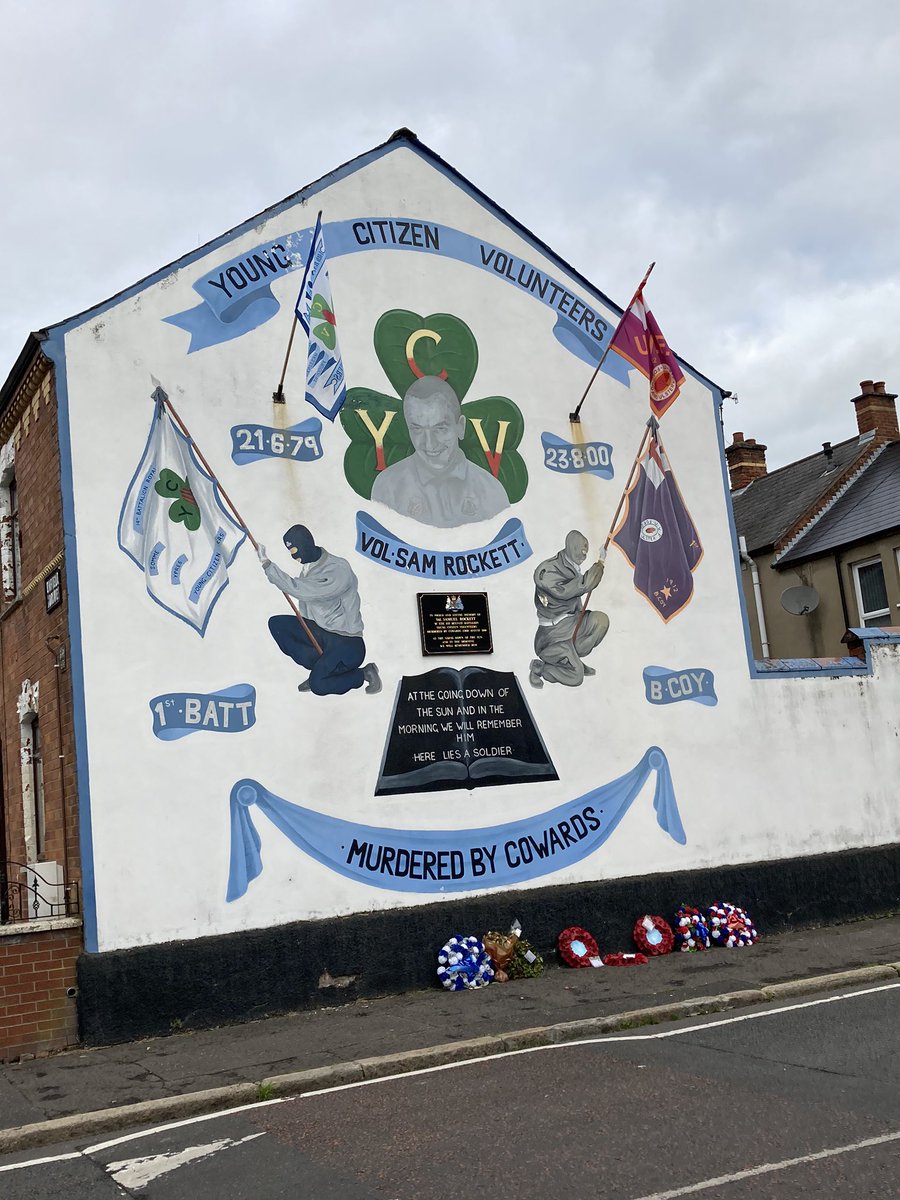 31.  #Belfast Disraeli Street has lots of para-military murals, mainly UVF, on gable ends. 