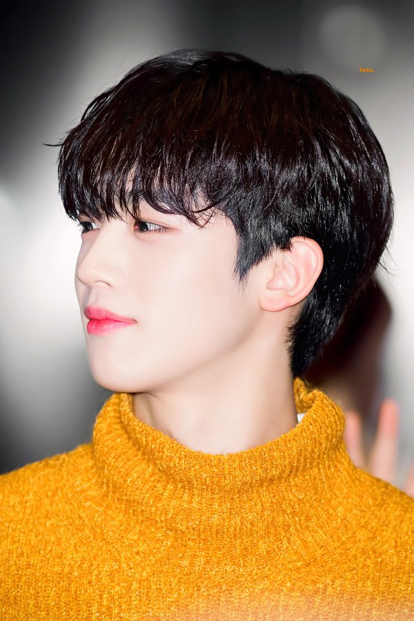 timetokyh's tweet photo. 190910 더쇼 퇴근

#KIMYOHAN #김요한 #WEi @WEi__Official https://t.co/KvH5W7U9uY
