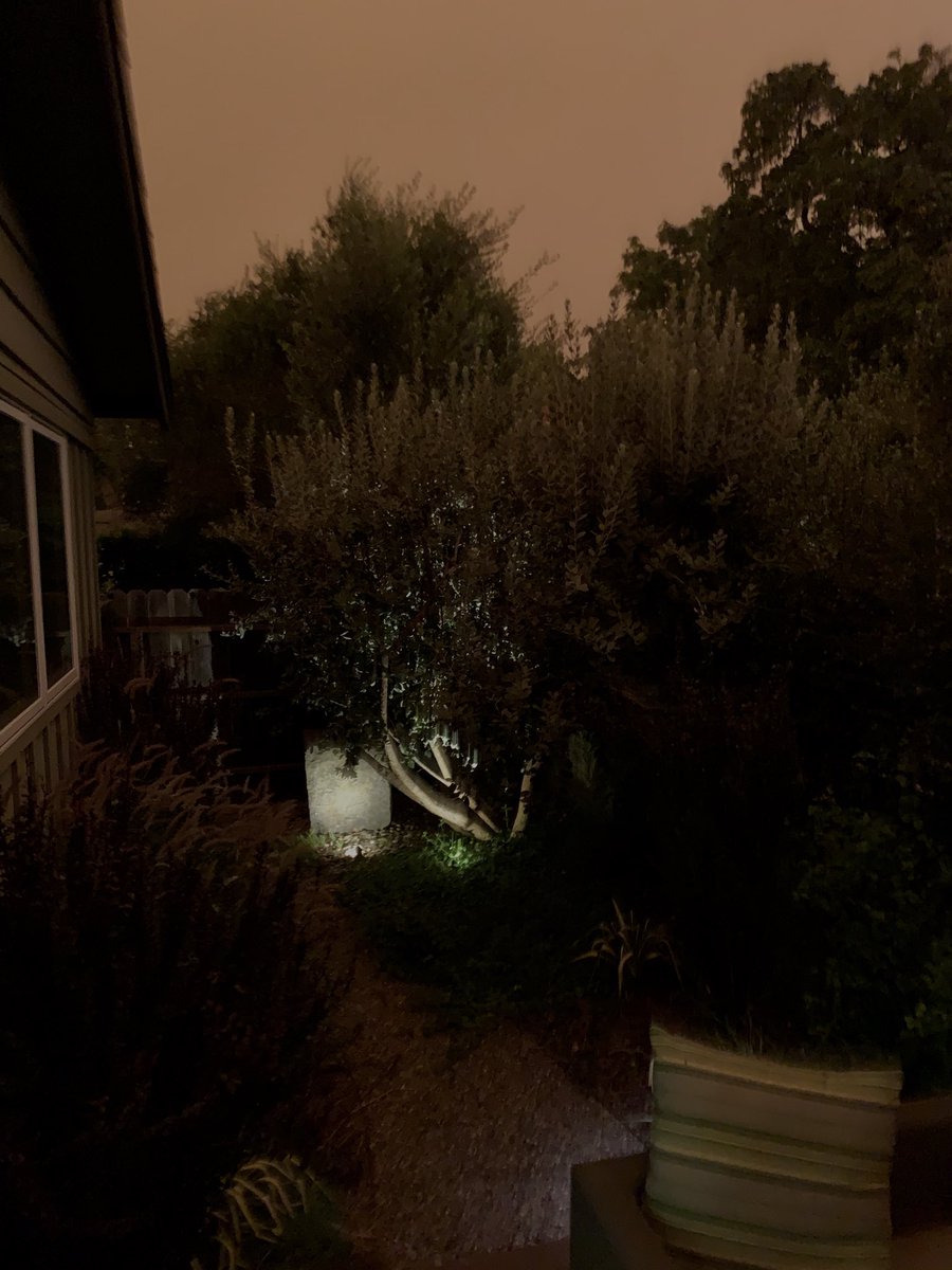 IandCohen's tweet photo. This is at 8:30 am in Healdsburg. Still dark from the smoke. Not great. https://t.co/DLs5La0BEw