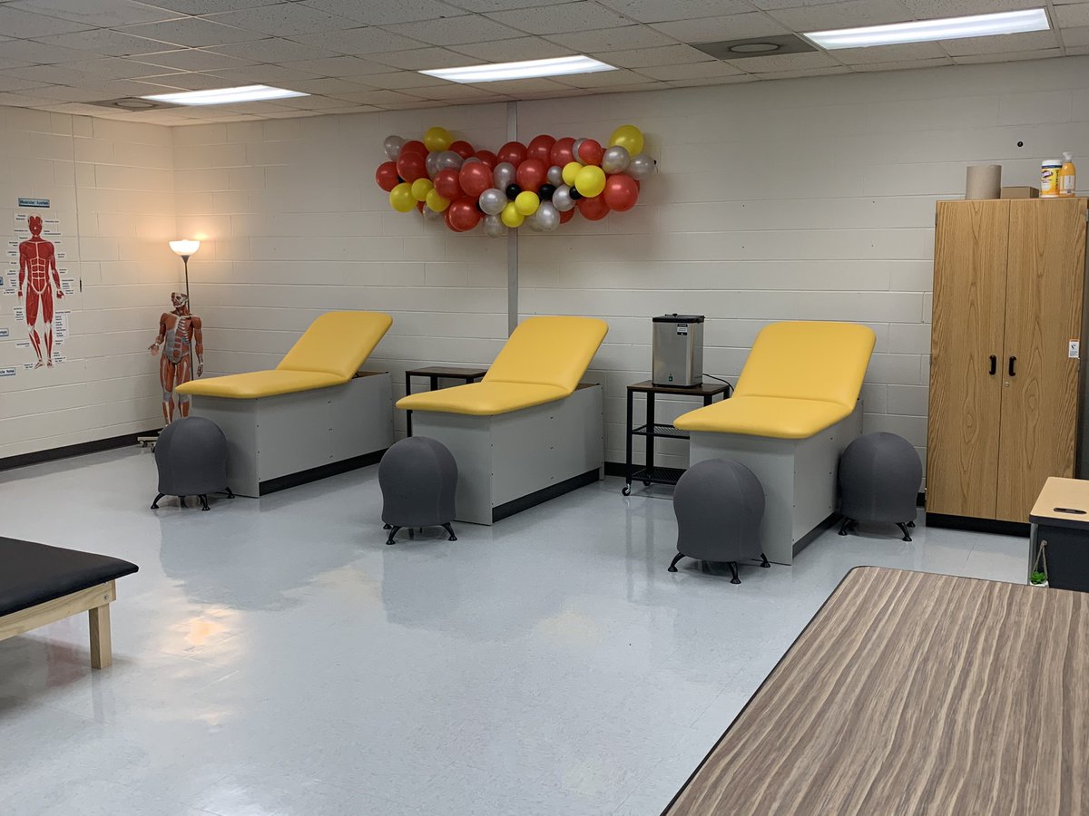 DrBryanJohnson's tweet photo. We appreciate @BCBST for partnering with @TA_FutureReady to ensure @HCSfutureready students at Tyner have a state of the art classroom for sports medicine. Glad to visit today! #BetterTogether https://t.co/0l7jLBlTsv