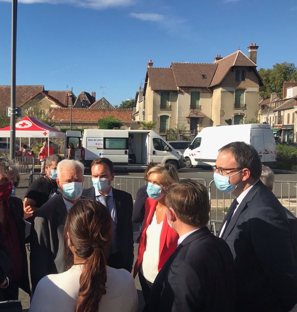 ARS_IDF's tweet photo. #COVID19 L'ARS IDF et @iledefrance engagés pour faciliter l'accès aux tests dans les communes et territoires ruraux : lancement aujourd'hui à @Mairie2Mormant (77) des camions #MobilTest, qui vont sillonner la région, gratuitement et sans rendez-vous. https://t.co/LFdOdqrKC5