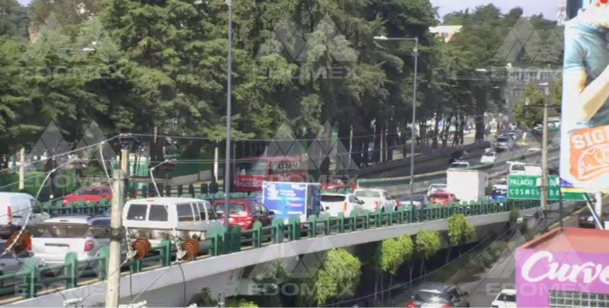 C5Edomex's tweet photo. ⚠️#ExtremaPrecauciones al conducir | Con apoyo de las cámaras🎥y del Aplicativo Carbyne del @C5Edomex, se observa #TránsitoLento derivado de un #AccidenteMultiple en Av. Tollocan y Venustiano Carranza #Toluca. Unidades de #Emergencia🚑🚔 brindan atención. 
#EvitaDistracciones📵 https://t.co/bOxYIFgHGx