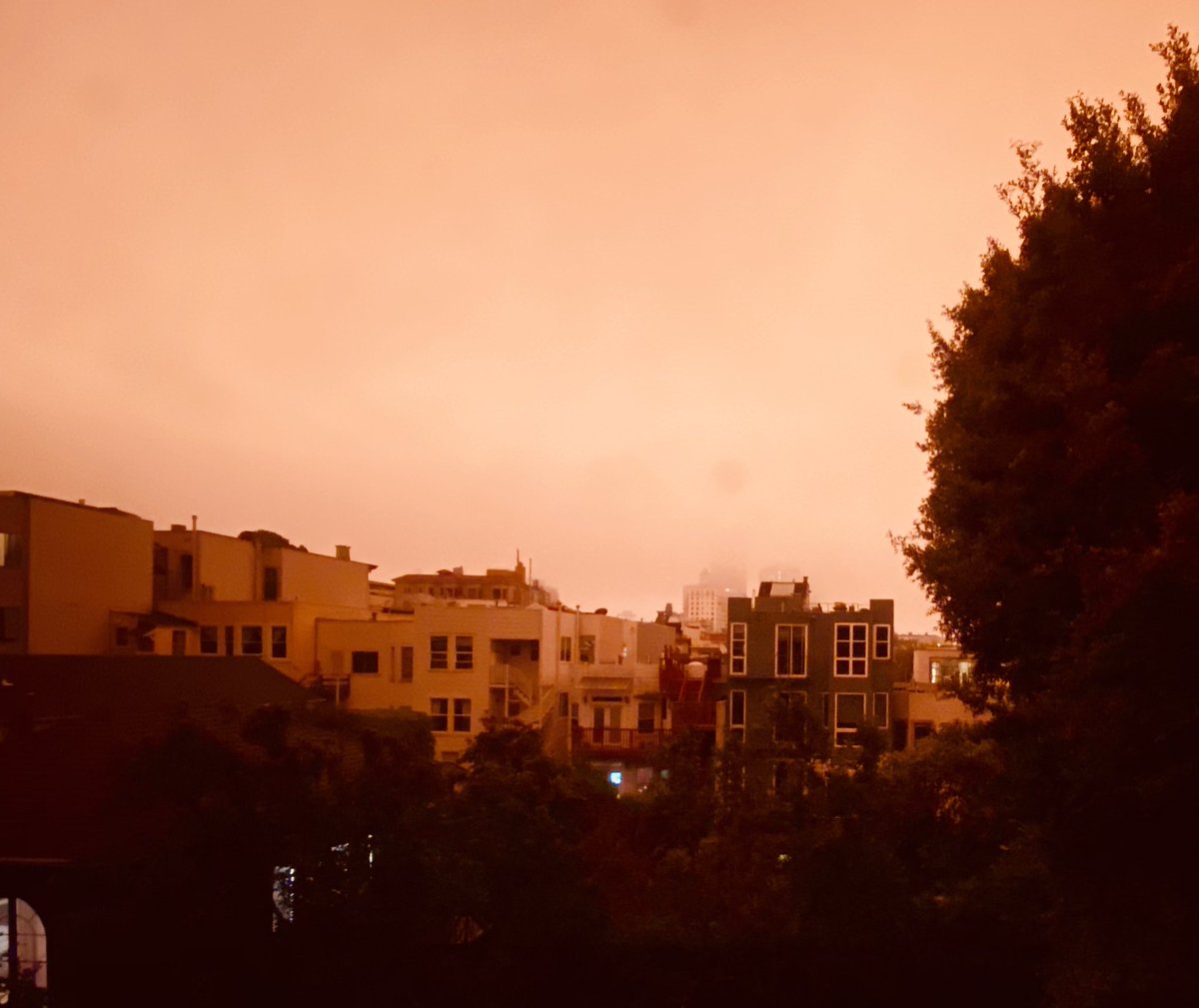 Rowan 9 9 9 9 9 On Twitter It S 8 30am In San Francisco And The Sky Is Dark Orange Blood Red A Mix Of Fog And Smoke Feels Apocalyptic