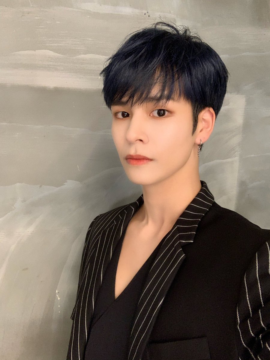 CRACKVITY_twt's tweet photo. LUVITY!!! I only used the rear view on the camera but I think I should use the front camera often from now on ㅎ? #CRAVITY #SERIM #HYEONGJUN #SELMSONG #BasicCamera
#크랙비티 https://t.co/okDZJ16DtQ