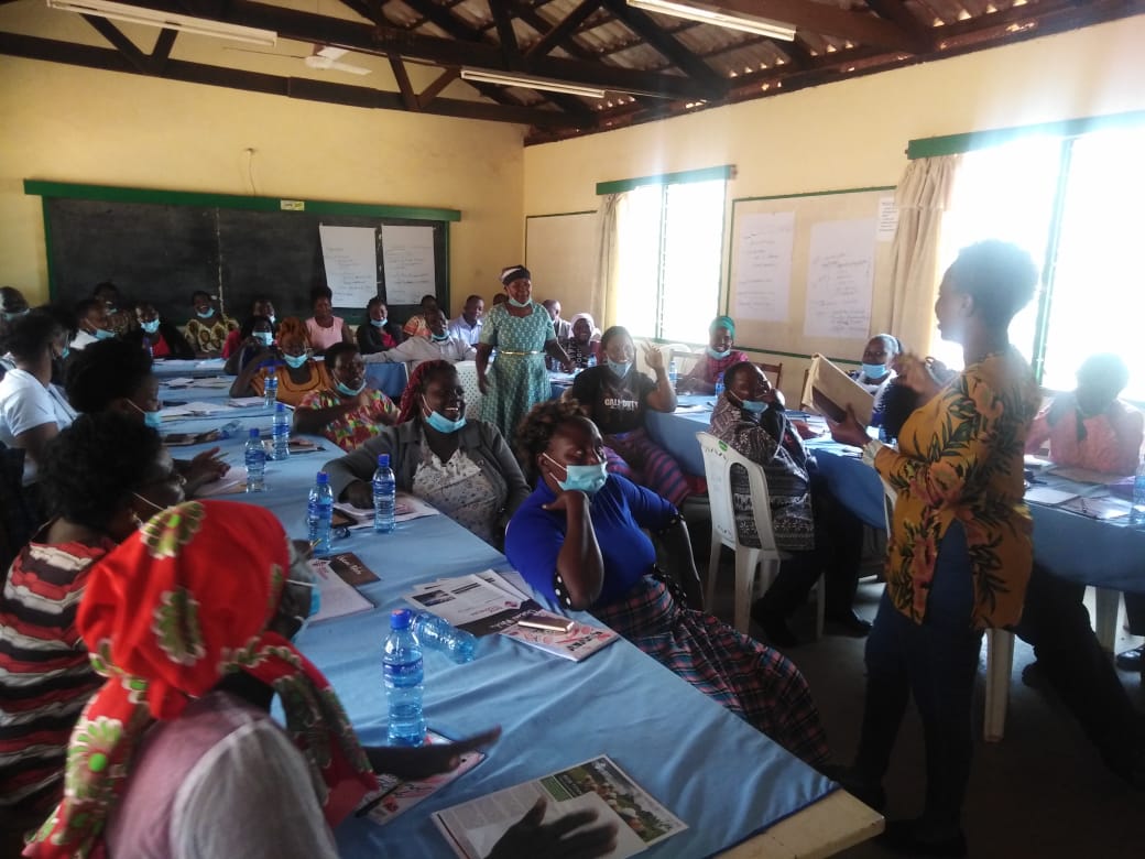 aweik_ke's tweet photo. #Day3 of #ASMsEmpowerement #SkillsTransfer #LocalContent

Taking the participants through Environmental Management and Mine rehabilitation by ASM Miners.

Thank you @BaseTitanium  for the wonderful presentation. 

#womenempowerment #WeAreAWEIK #ImpartandImpact #MiningKe https://t.co/NKACLzD6WE