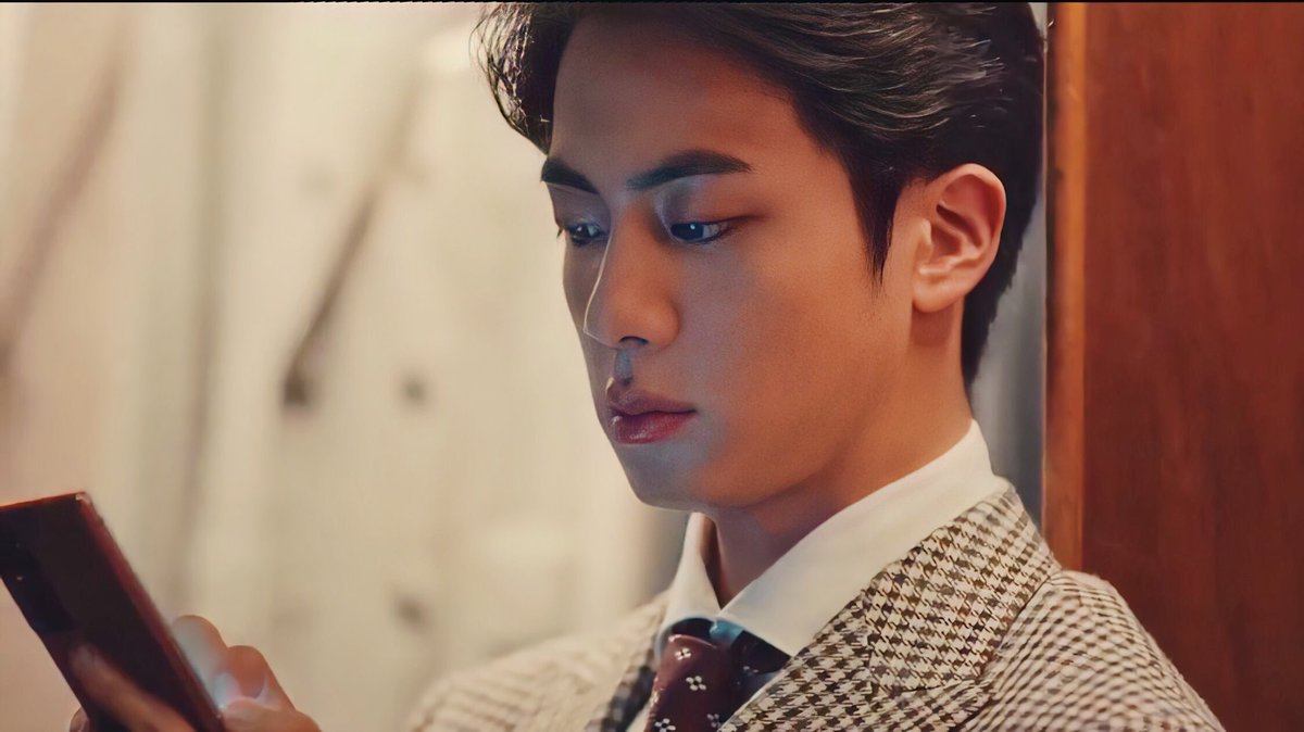 syubhoya's tweet photo. excuse me kim seokjin??? https://t.co/Mhws1LToDq