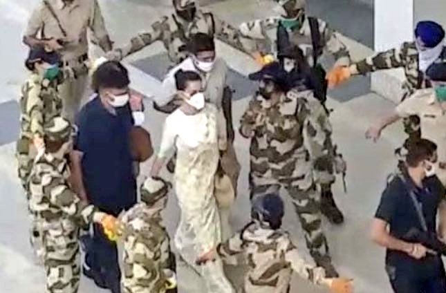 SalmanNizami_'s tweet photo. 90 year old woman raped multiple times is no news, but a hate monger with guards visiting Mumbai is a news- that's naya Bharat- Modi's India! https://t.co/fNHzitikdG