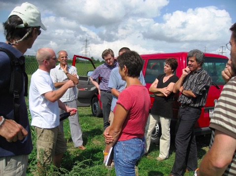 tdnetCH's tweet image. Methods matter! - How to combine a multi-stakeholder discussion group with site visits to foster social learning? New experience report online! #tdprojects #tdmethods #coproduction #transdisciplinarity @FlurinaSchneider bit.ly/32cpv8z