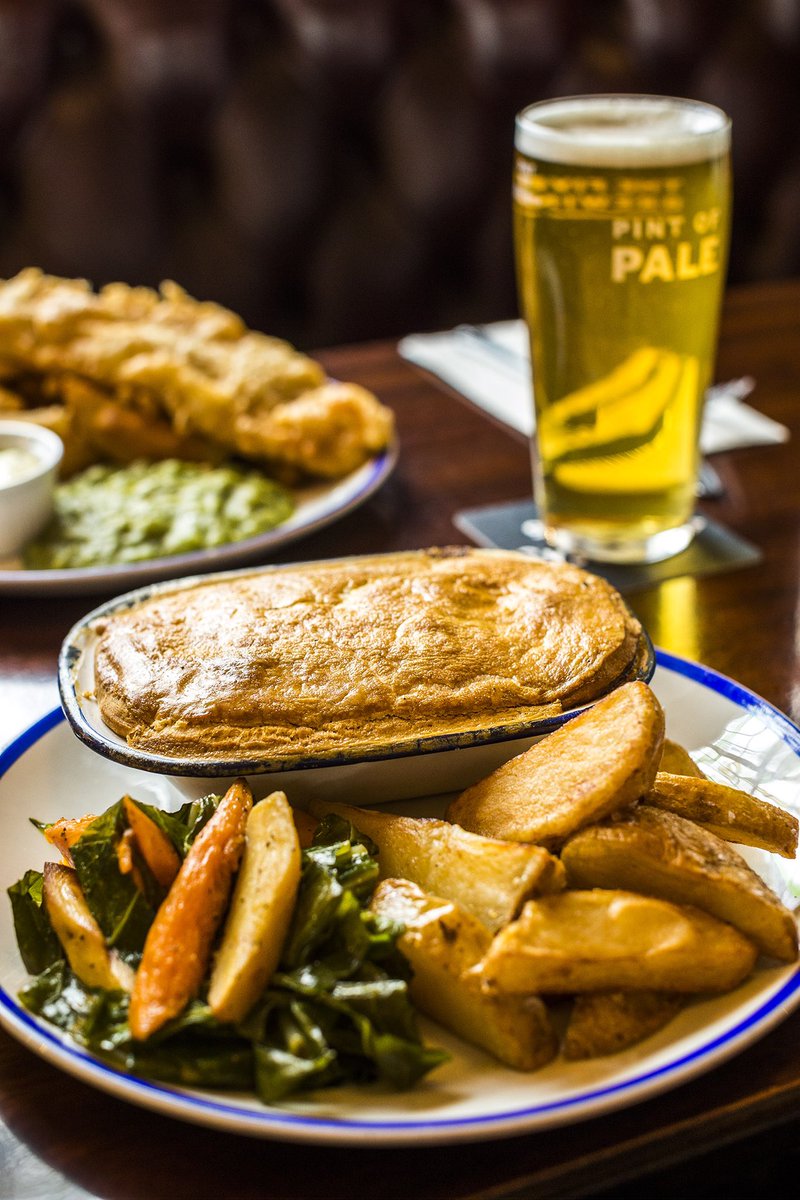If you know Whitelock’s well, you’ll undoubtedly be familiar with our famous Beef and Ale Pie 🤤 And if you’ve not tried it yet, what are you waiting for?!
Treat yourself - go to whitelocksleeds.com to book a table ❤️