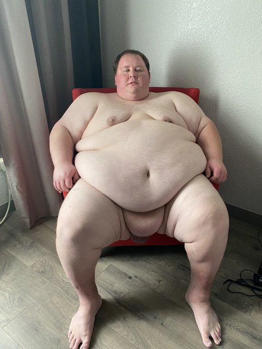 🎶 Fat man in a little chair...🎶 https://t.co/BYUb9THmUB<a href="/tag/tummytuesday"class="tags"><span>#tummytuesday</span></a>