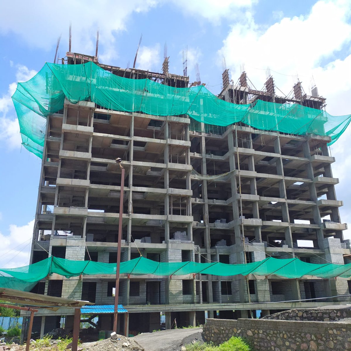 namrata_group's tweet photo. Site Update of #Happycity #Varale-
C Building - 12 slab in progress. External &amp; Internal wall plaster, Plumbing, Tiling in progress. Brickwork of 9th floor in progress.   
E Building - 10th Slab in completed. Brickwork completed till 2nd floor
.
#NamrataGroup #BuyFlatsInPune https://t.co/rWvgVT1g3Z
