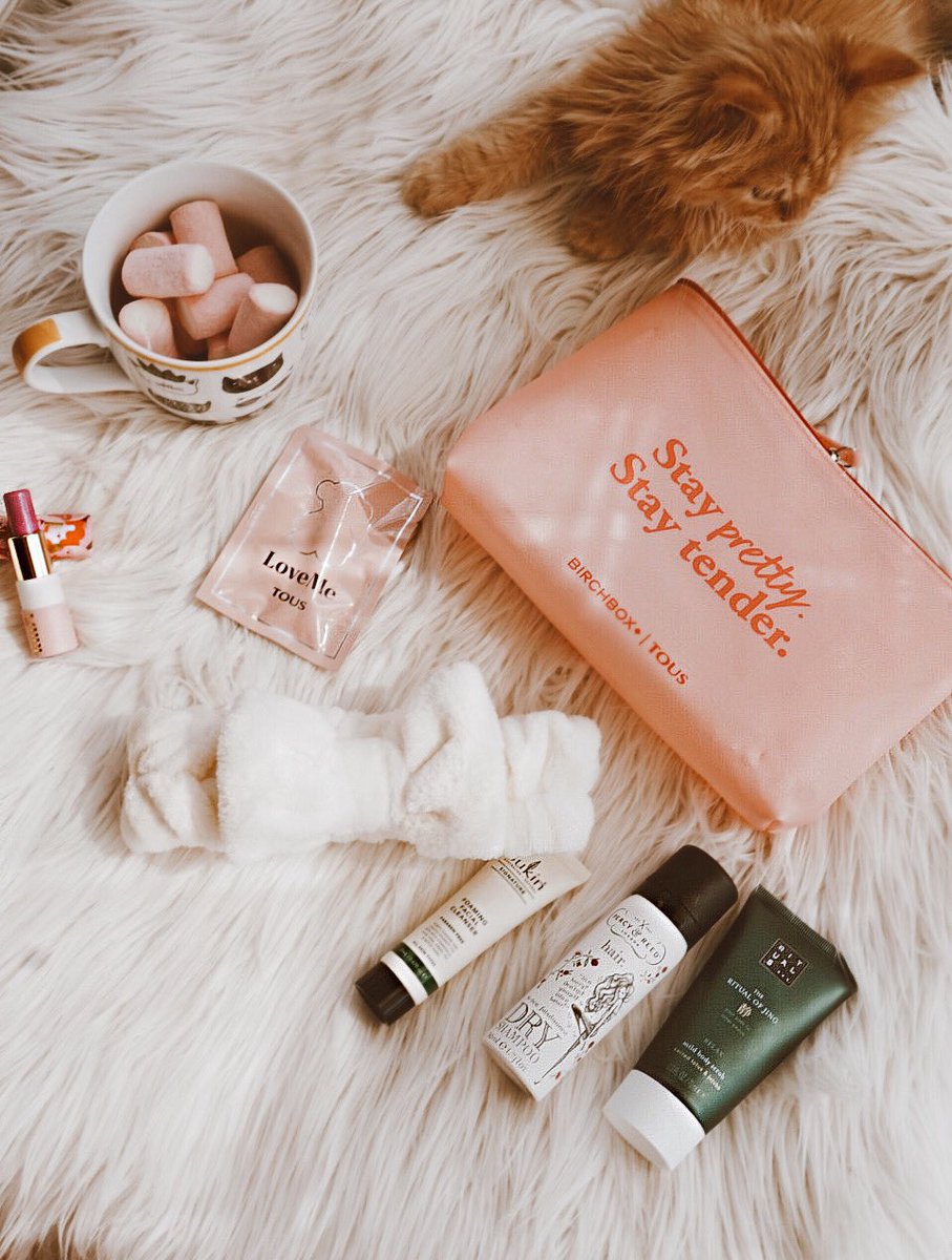SandraMiau1876's tweet photo. ¡No te pierdas tu @BirchboxES x @tousjewelry !
¡Este mes nos ha enamorado! 🐱
El neceser lo estoy usando en mi bolsa de playa, en la cajita de #SEPTIEMBRE viene⬇️
https://t.co/JRc7NIhyQ7
DESCUENTO DIRECTO: https://t.co/rXak3MN5Sa
#birchboxes #birchbox #beautybox #tous #beauty https://t.co/RfnTHpJnrC