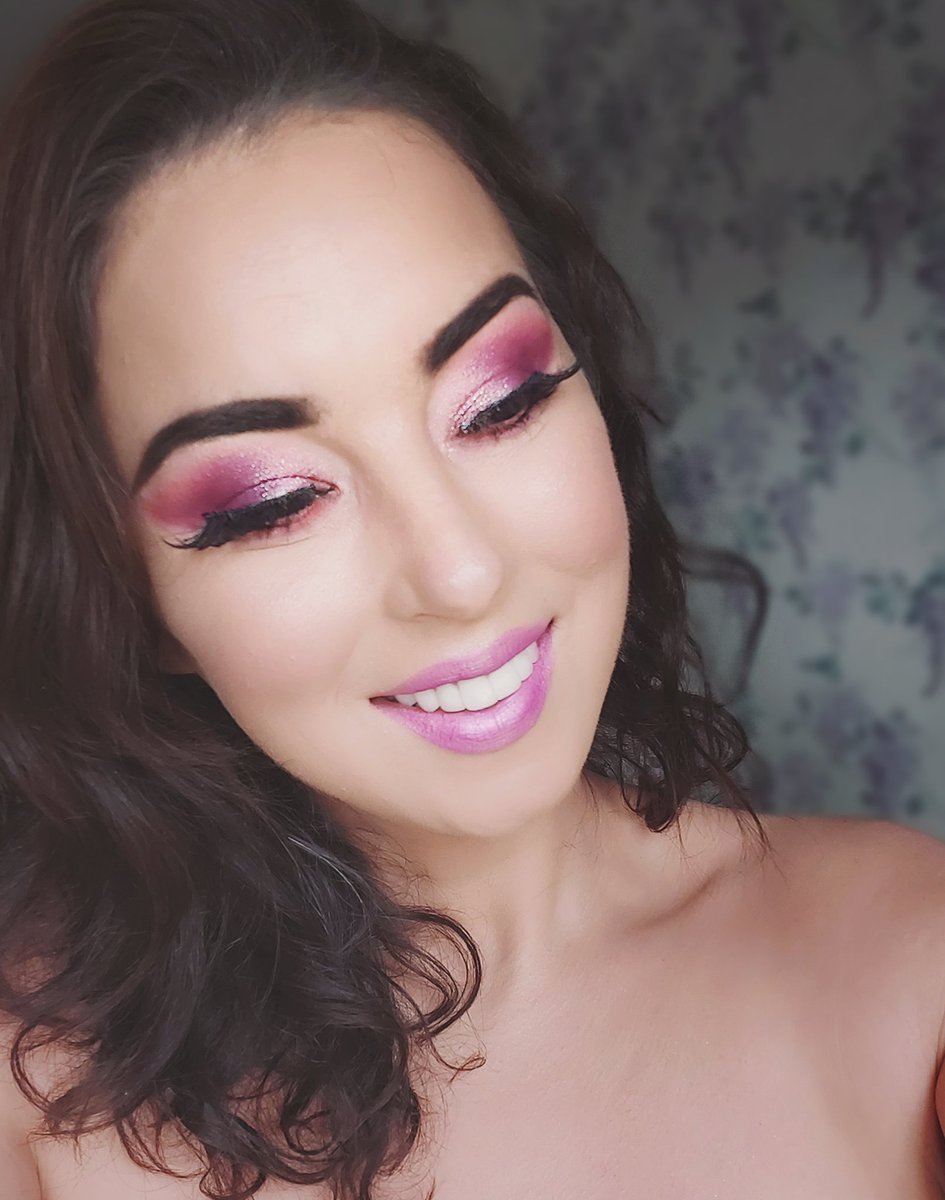 hayles25's tweet photo. And my #NikkieTutorialsxBEAUTYBAY pallete has impressed me yet again 😍 #makeup #Pink #loveit #barbiedoll #lol @NikkieTutorials 💕 https://t.co/bpJqPsiA2O