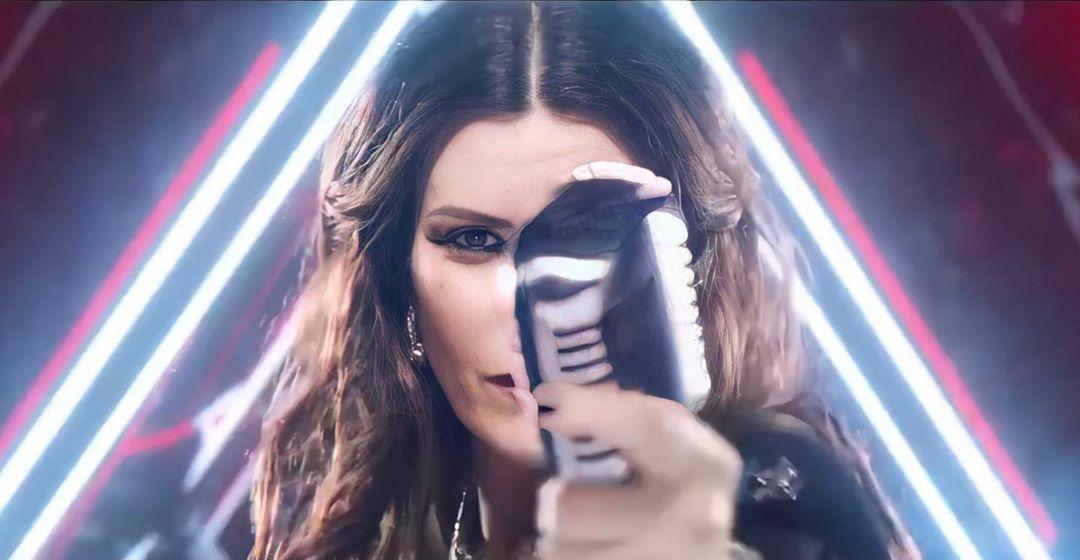 PausiniCuoreFCE's tweet photo. Este viernes a las 22:00 no os podéis perder el gran estreno de #LaVozAntena3
Estáis listos¿? 🙌🏻
Yo soy del #EquipoLaura y tú¿? ✌🏻
Comienza la aventura!!! #CorreLaVoz  #TeamLaura
#LavozA3 https://t.co/EquLmLW3kv