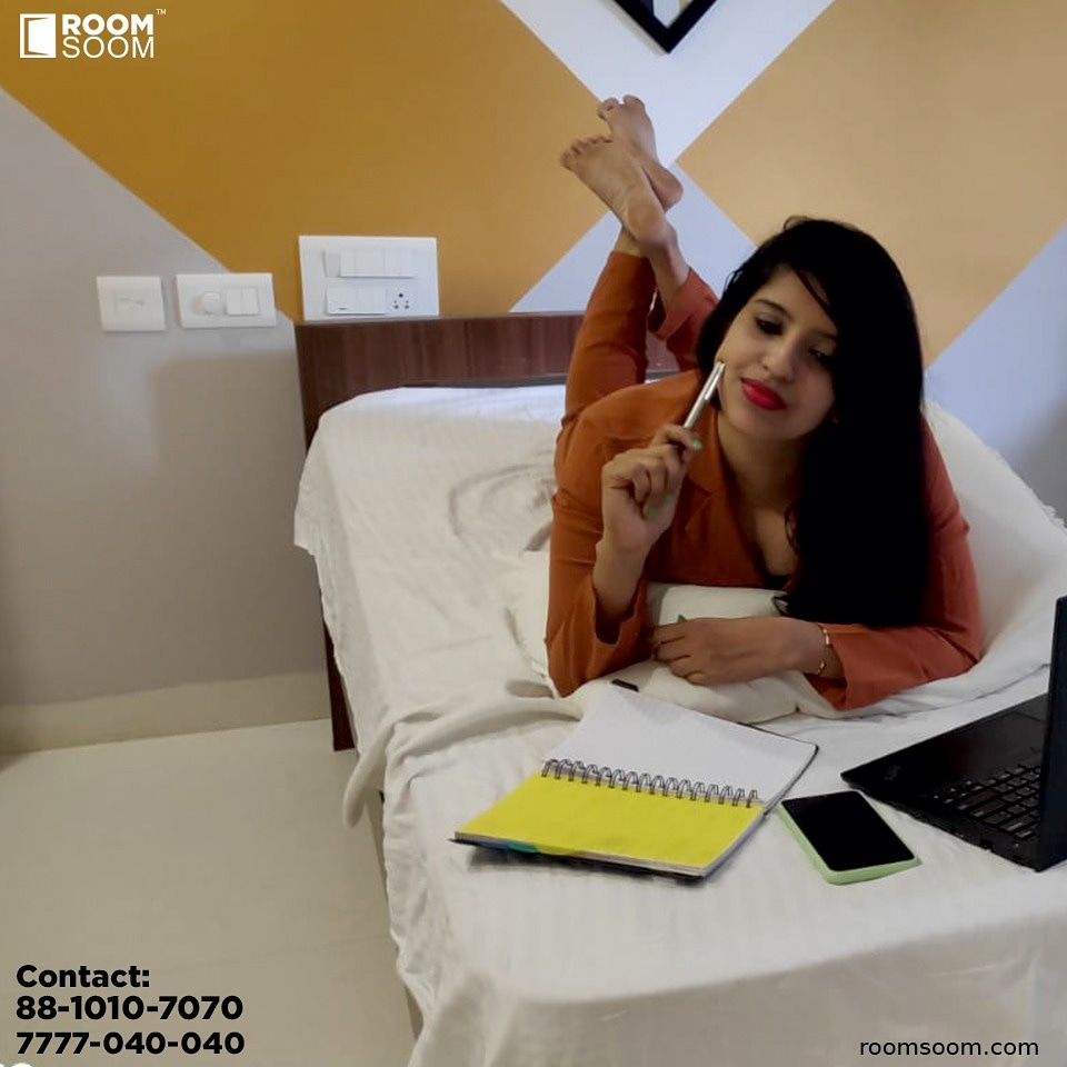 roomsoomindia's tweet photo. You can't stop yourself, but pose while being there comfortably in a rental apartment.
Our Social Media influencer, Ariya Hegde is doing that in one of our premium accommodations.
Enjoy staying in a luxury room like hers by switching to ROOMSOOM!
#Roomsoom #ColivingSpaces https://t.co/IjqWwsnGRU