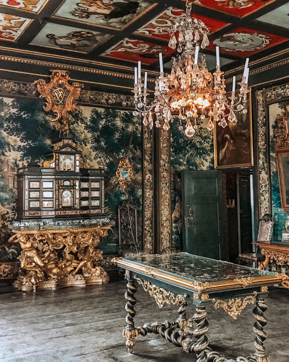 nomadic_maddie's tweet photo. Oh how I miss traveling and being able to see extravagant places like Rosenborg Castle in Copenhagen 😍 @VisitCopenhagen @GoVisitDenmark #RosenborgCastle #Denmark #Copenhagen #travelphotography #travel #TRAVELAGAIN https://t.co/E2ZRysv2tF