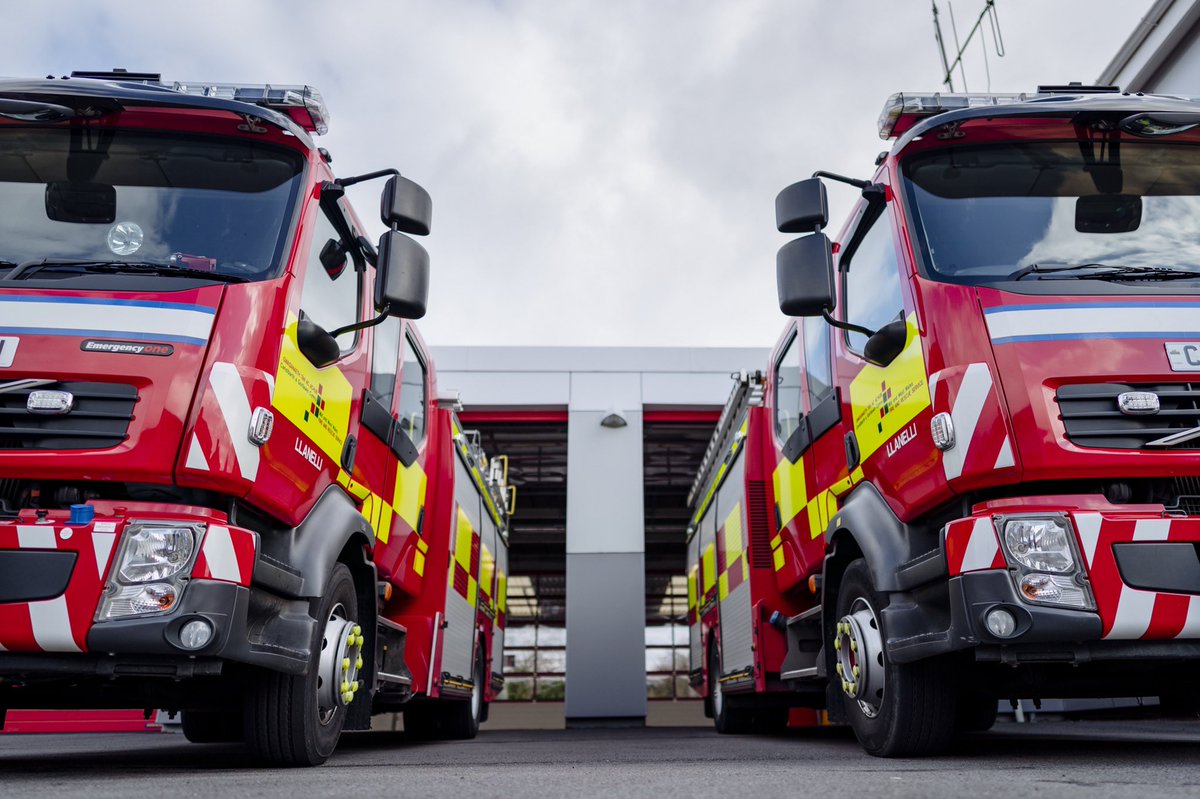 mawwfire's tweet photo. Its #EmergencyServicesDay  today! 
🚨🚔🚑🚓🚒🚁🚤🔥

The perfect opportunity to say thank you to all our staff and wonderful blue light family💙
 
Thank you for all you do – keeping us safe 24/7🙏

#999day https://t.co/Kw7GBYQJGs