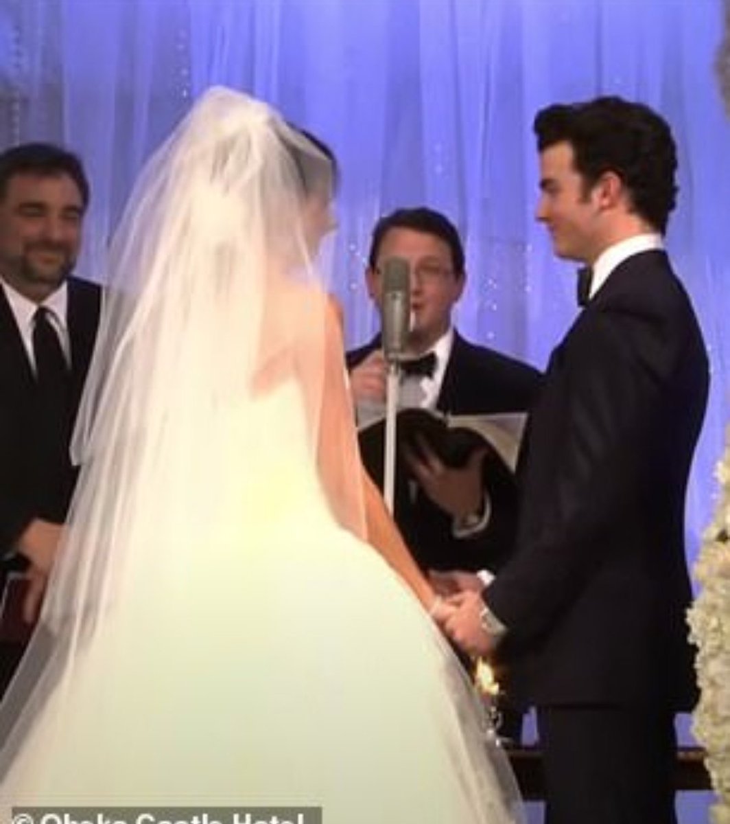 Do u promise to love him as your lawful wedded husband. To love and to cherish for richer or for poorer in sickness and in health till death do u part.