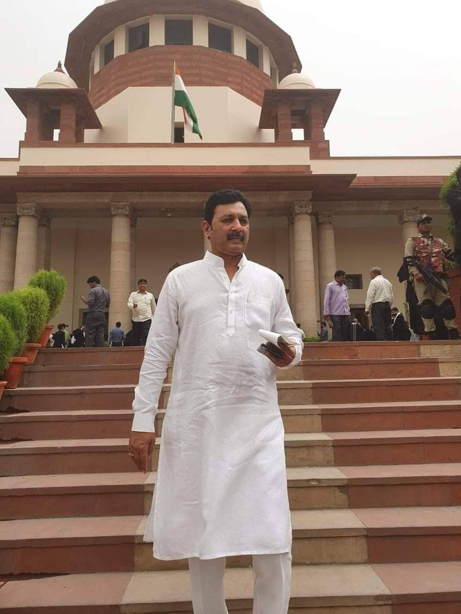 आज मराठा समाजावर अन्याय झाला! आम्ही राज्यघटनेचा आणि न्याय व्यवस्थेचा आदर करतो. मराठा समाजाने आरक्षण मिळवण्यासाठी प्रचंड मोठा त्याग केला आहे. अनेकांनी स्वतःच्या आयुष्याची होळी केली, हजारो लोकांचे संसार उध्वस्त झाले आहेत.