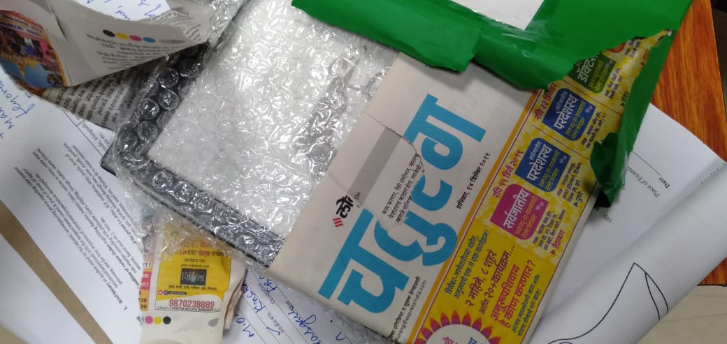 NithyaThevar's tweet photo. @MarutiCourier 20102100287850 
Got delivered today 09.09.2020 but unfortunately the photo frame is completely damaged&amp;glass broken into pieces. This is unexpected from your service.The portrait was a gift ordered by the client and this definitely cost me so much 
worst experience https://t.co/7Bds3Q5O5W