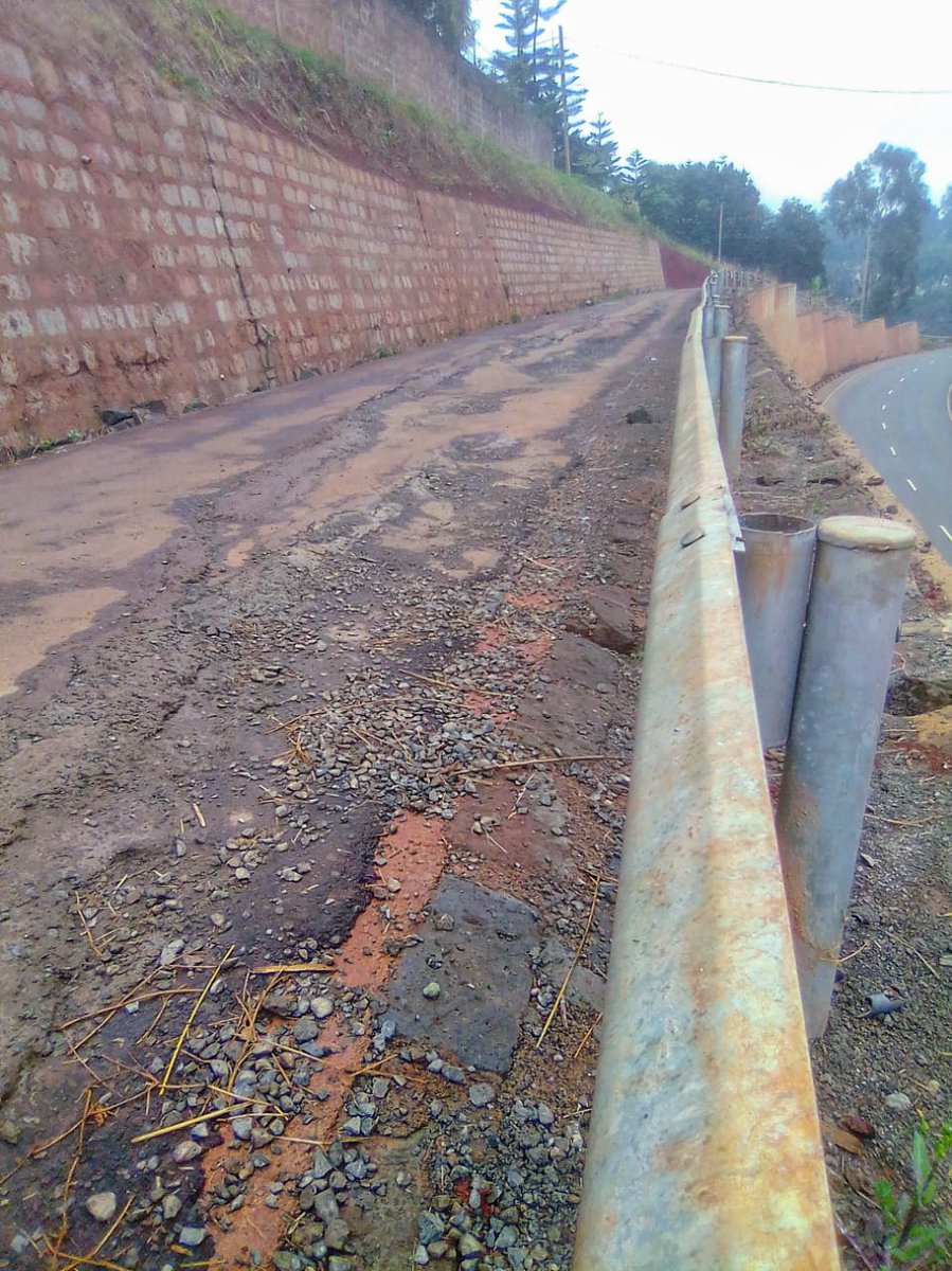 Right now, a bit further down the road, the ground behind this retaining wall has begun sinking. (Also, why did the project waste money on motor vehicle grade crash barriers for the walking/bike lanes?)