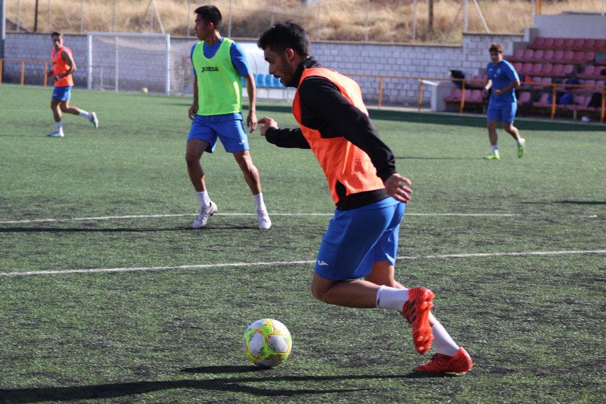 UBConquense's tweet photo. 📸 Esta mañana hemos sudado de lo lindo. Al trabajo de mantenimiento y posesión se le han sumado las finalizaciones y los goles. 

El fútbol en Cuenca SE PUEDE
@Liberbank https://t.co/97Q7RpDSig