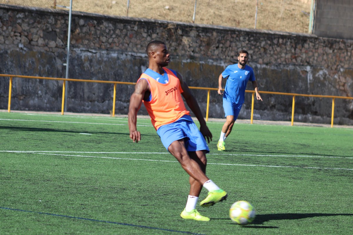UBConquense's tweet photo. 📸 Esta mañana hemos sudado de lo lindo. Al trabajo de mantenimiento y posesión se le han sumado las finalizaciones y los goles. 

El fútbol en Cuenca SE PUEDE
@Liberbank https://t.co/97Q7RpDSig