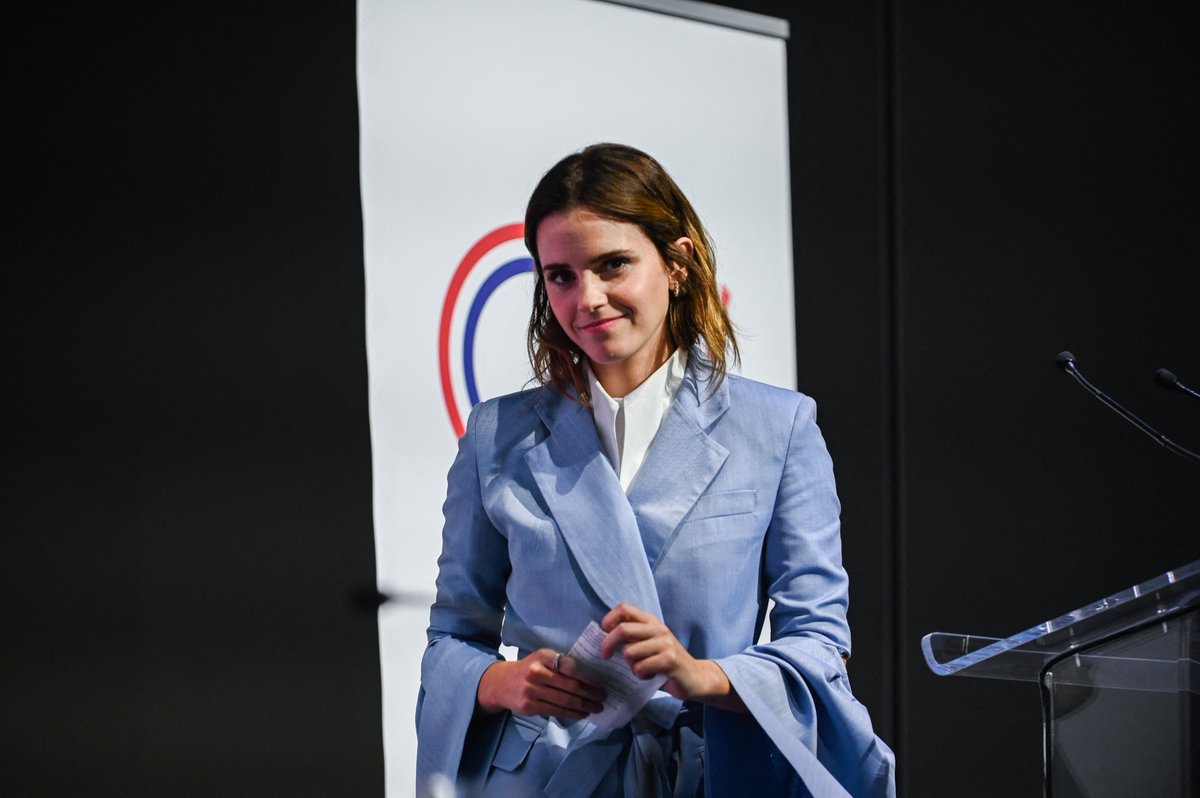 emmawatsonnet's tweet photo. #FashionDiscovery #ThePressTour Emma wore the Semi Hoop earring by Kimai at the @G7 back in May 2019, paired with a custom suit by @TEATUMJONES 
Link:
https://t.co/CQ7MnG55A5 https://t.co/NaiSvuOWio