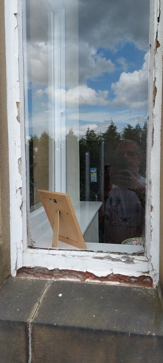 NTorranoHarling's tweet photo. 2nd bay window finished. Lots and lots of preparation needed. Lots of mastic, putty and 2 part filler needed. Finished with 2 coats of @ZinsserUK Covertain.1 coat each of @JohnstonesDC oil u/c and gloss. Looks cracking now after being neglected. What do you think @SEO_Musketeer ? https://t.co/Dz2w70stw6