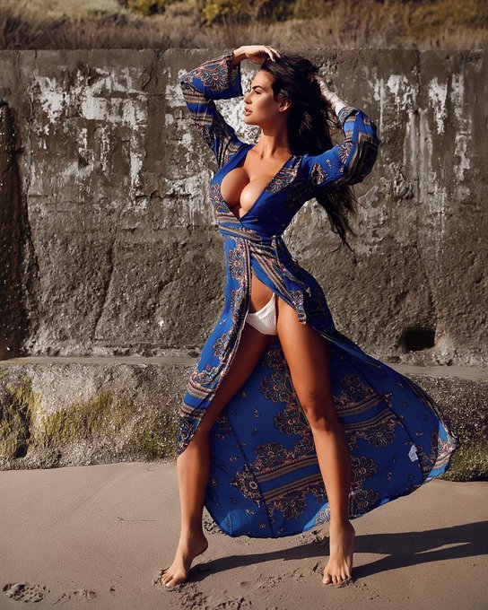 The morning breeze has secrets to tell you. Don&rsquo;t go back to sleep. 🔐💨 LINK in BIO 😘 https://t.co/1n