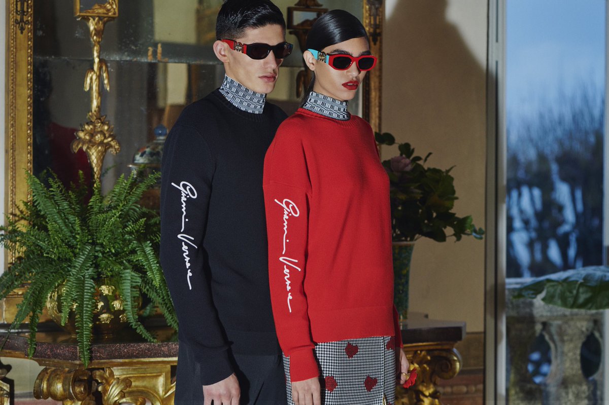 Versace's tweet photo. Double take - #VersacePreFall20
Looks for him: https://t.co/20x3KnkLEe
Looks for her: https://t.co/mhhshAW0Na https://t.co/nipuirVQcX