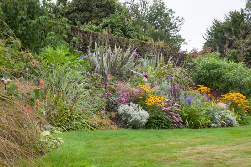 If you missed out on tickets to 102 Cambridge Road, why not visit Huntsmoor, Hemel Hempstead this Sunday? 

With a rose garden, rhododendron border, arboretum, Koi pond, nature pond, shrub and herbaceous borders there's plenty to see. 

ow.ly/3tSU50Blkl1
#ngs #herts
