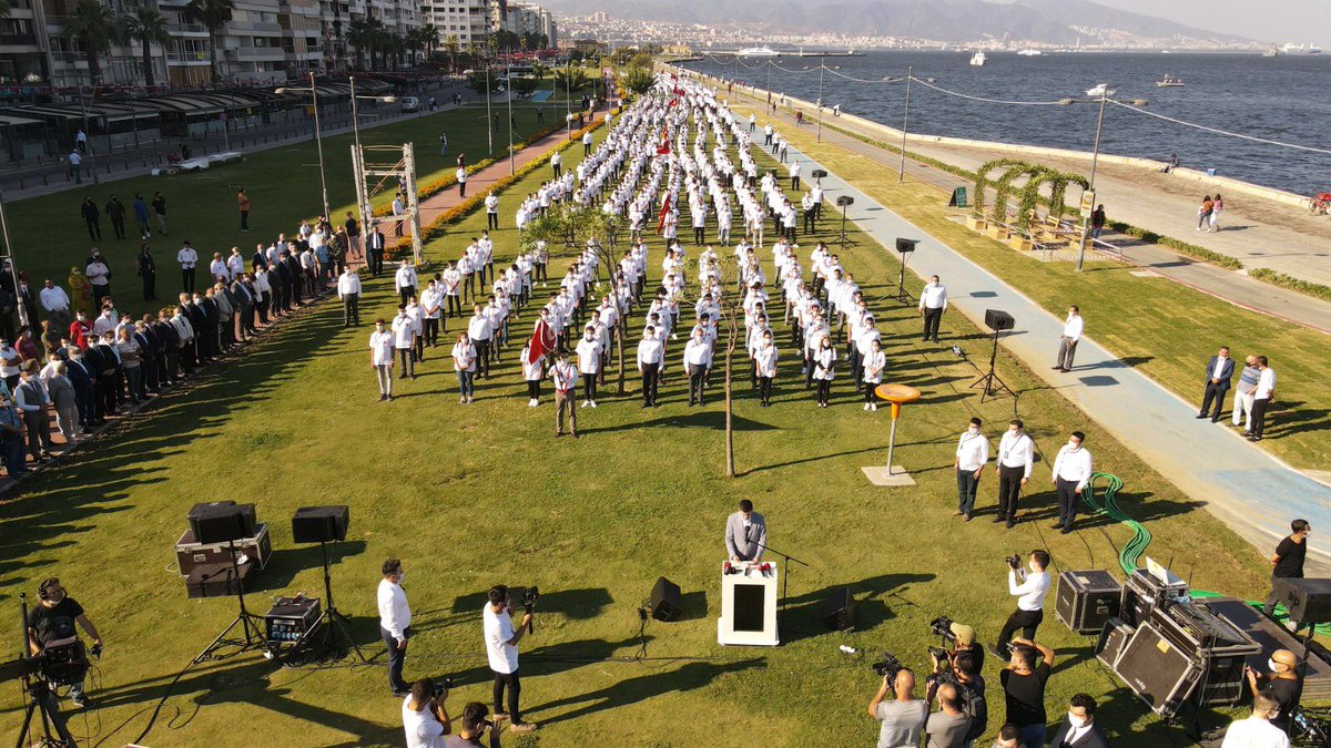 Ülkü Ocakları Eğitim ve Kültür Vakfı olarak Liderimiz Sayın Devlet BAHÇELİ Beyefendi'nin talimatları doğrultusunda İzmir’de, 12 Adayı temsilen teşkil edilen 12 heyetin her birinde 81 Ülküdaşımızın katılımları ile “İstiklal İçin Kararlılık Yürüyüşü”nü gerçekleştirdik. 🇹🇷🇹🇷🇹🇷