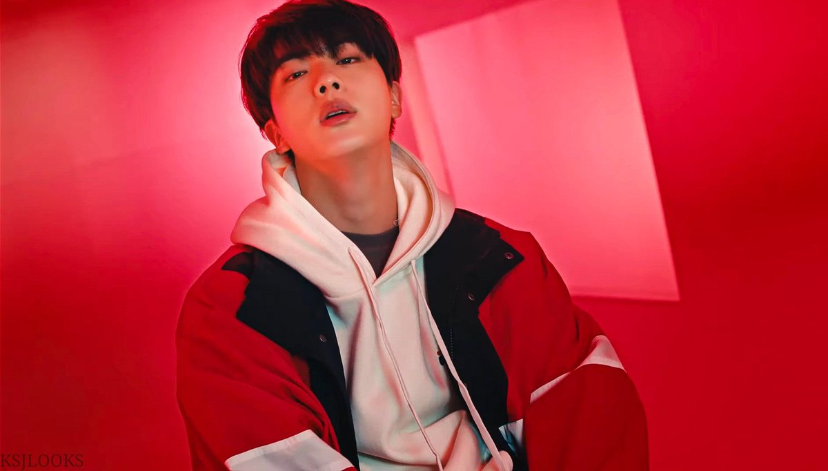 Namvope's tweet photo. Los comerciales de Samsung y FILA me dejaron en el suelo ¿Este hermoso ser llamado Kim Seokjin es real?
@BTS_twt https://t.co/QlwU5MFMdT