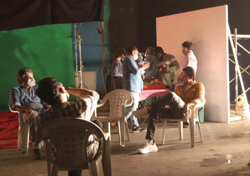 MaheshFanTrends's tweet photo. Superstar @urstrulyMahesh AD shoot today 🔥💥👌 #Sarkaruvaaripaata https://t.co/8HogakFaoc