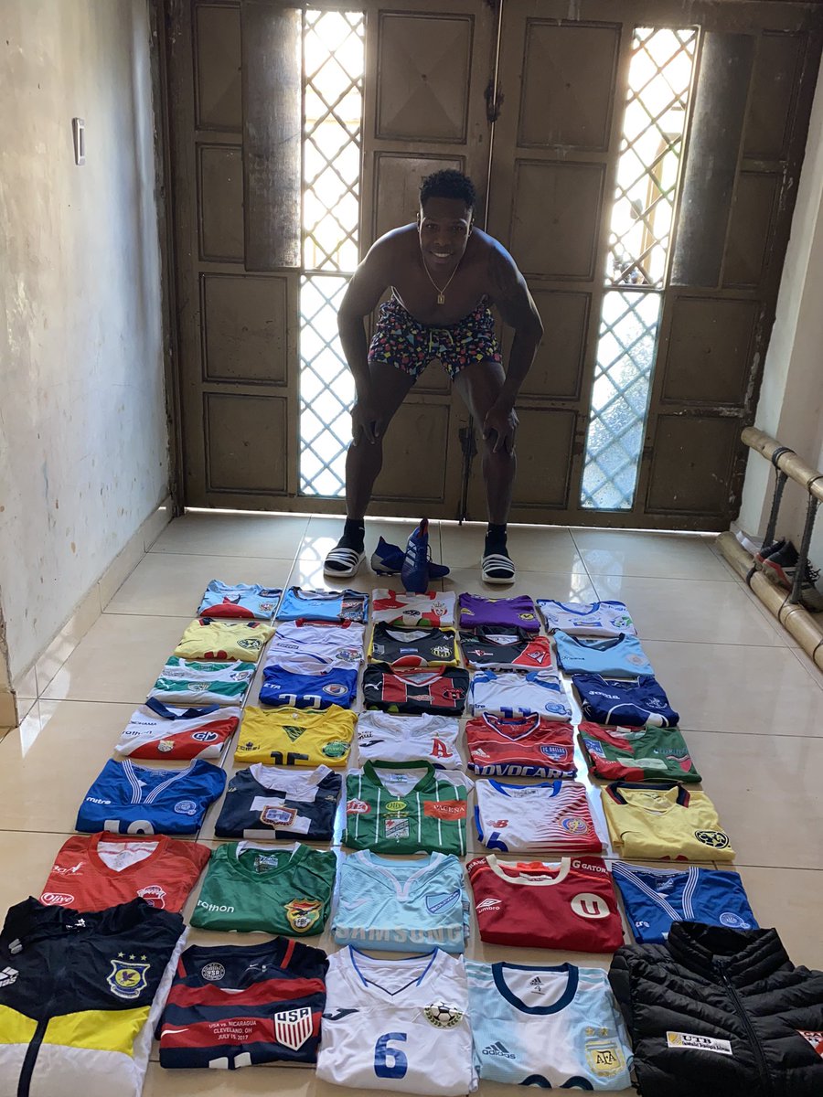 LUISFCOPETE's tweet photo. Acomodando estos lindos recuerdos, cada una tiene una historia 🙏🏿🇨🇴🇳🇮⚽️ y las que faltan. Es que no es la plata es el corazón ❤️😍😍😁😁 https://t.co/laz75fxnXR