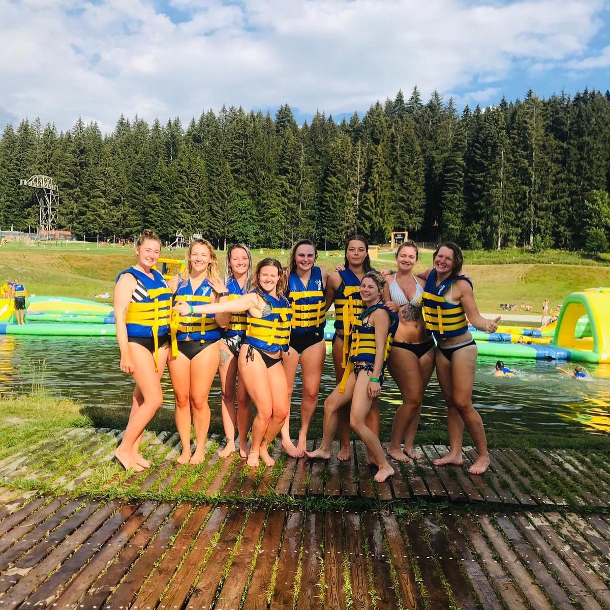 morganjupe's tweet photo. Our guests always love the Wibit water park at Les Gets lake. After all, what's better than getting soaked, having fun and laughing until your face hurts with friends and family? There's even a smaller obstacle course for the kids! What a way to spend the summer ☀️🙌 https://t.co/CBlL9GNs5t