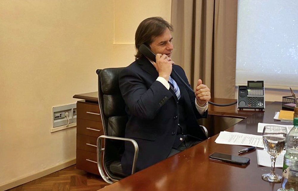 MonteCarlo930's tweet photo. Lacalle Pou mantuvo un contacto con Xi Jinping para "profundizar en temas comerciales" https://t.co/wXHxAdiBbG https://t.co/yfAvRbKpWJ