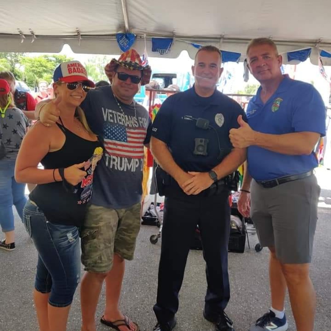 Pirates_Well's tweet photo. Just some loyal customers hanging out at the Pirate's Well with the mayor of  Palm Beach Gardens Carl Woods❗

Thanks for stopping by everyone 🙌

• 
•
•
🏴‍☠️Pirate’s Well 🏴‍☠️

#pirateswell #hangoutspot #weekendfun https://t.co/CFICFdH4aa