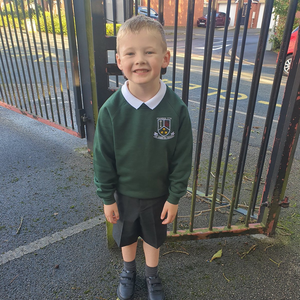 s_lewis07's tweet photo. My tiniest small is now officially big and I am bursting with pride 🧡 Have an amazing first day baby boy... This is your journey, go show the world who you are 💕 #receptionclassof2020 #bigclass https://t.co/RaXQsFo4Lk
