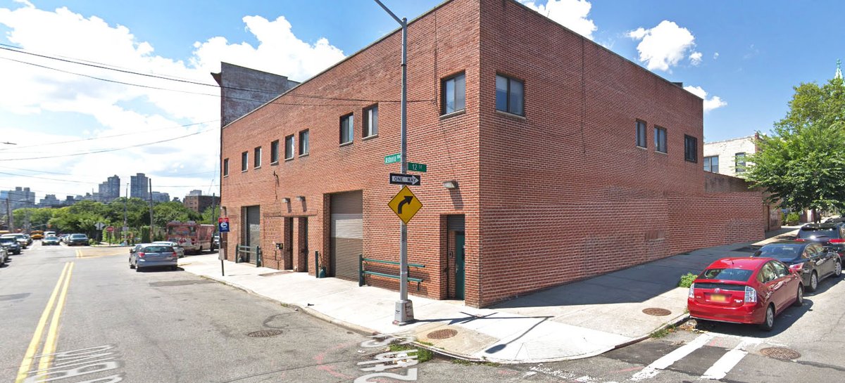 Prime Astoria Warehouse/office For Lease - 13,800 Sq. Ft. - Ground Floor 9,208 Sf & Office 4,590 Sf - Please view our #Exclusive pinnaclereny.com/exclusive-list… #Warehouse #Office #ForLease #Astoria #Queens #HighCeilings #Commercial #Industrial #RealEstate