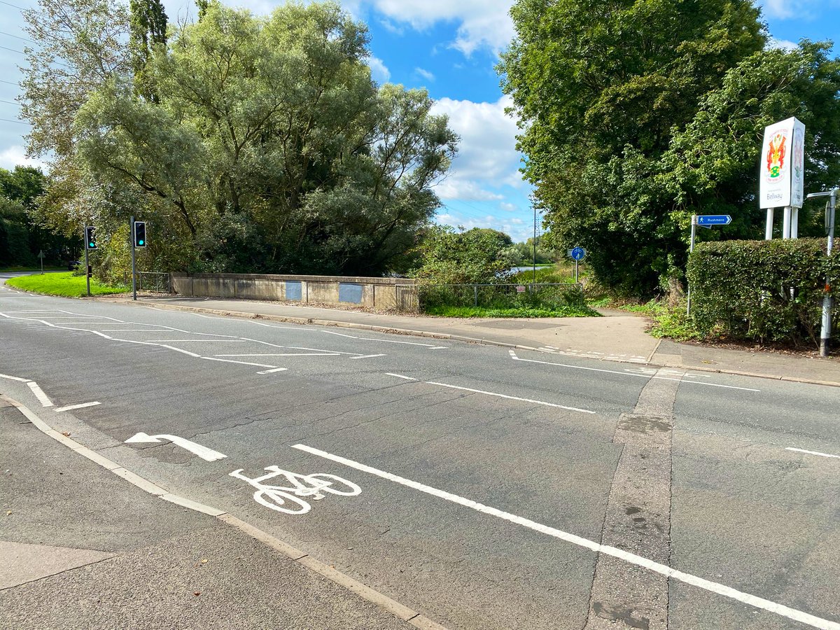 Wands continue to where the lane arbitrarily needs, near the toucan crossing. Nothing in place to manage the merging of cyclists and motor traffic. The road beyond this point becomes 40mph and very hostile. Good luck with that.
