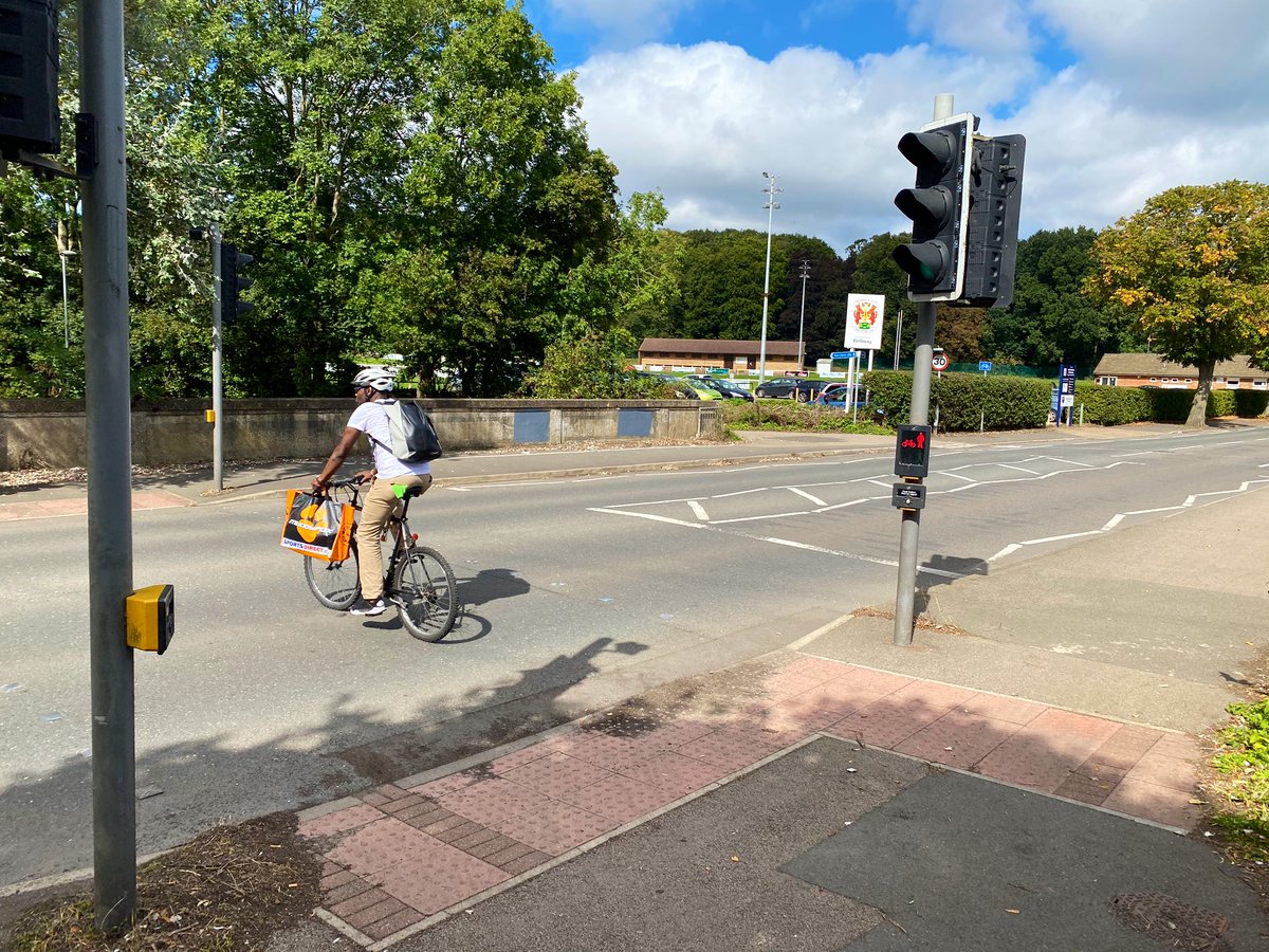Wands continue to where the lane arbitrarily needs, near the toucan crossing. Nothing in place to manage the merging of cyclists and motor traffic. The road beyond this point becomes 40mph and very hostile. Good luck with that.