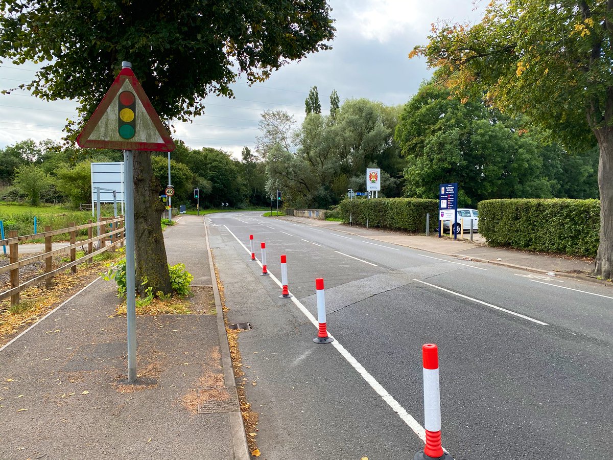 Wands continue to where the lane arbitrarily needs, near the toucan crossing. Nothing in place to manage the merging of cyclists and motor traffic. The road beyond this point becomes 40mph and very hostile. Good luck with that.